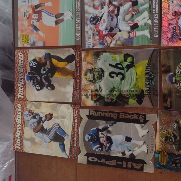 Assorted Football Trading Cards Set - Picture 5 of 6